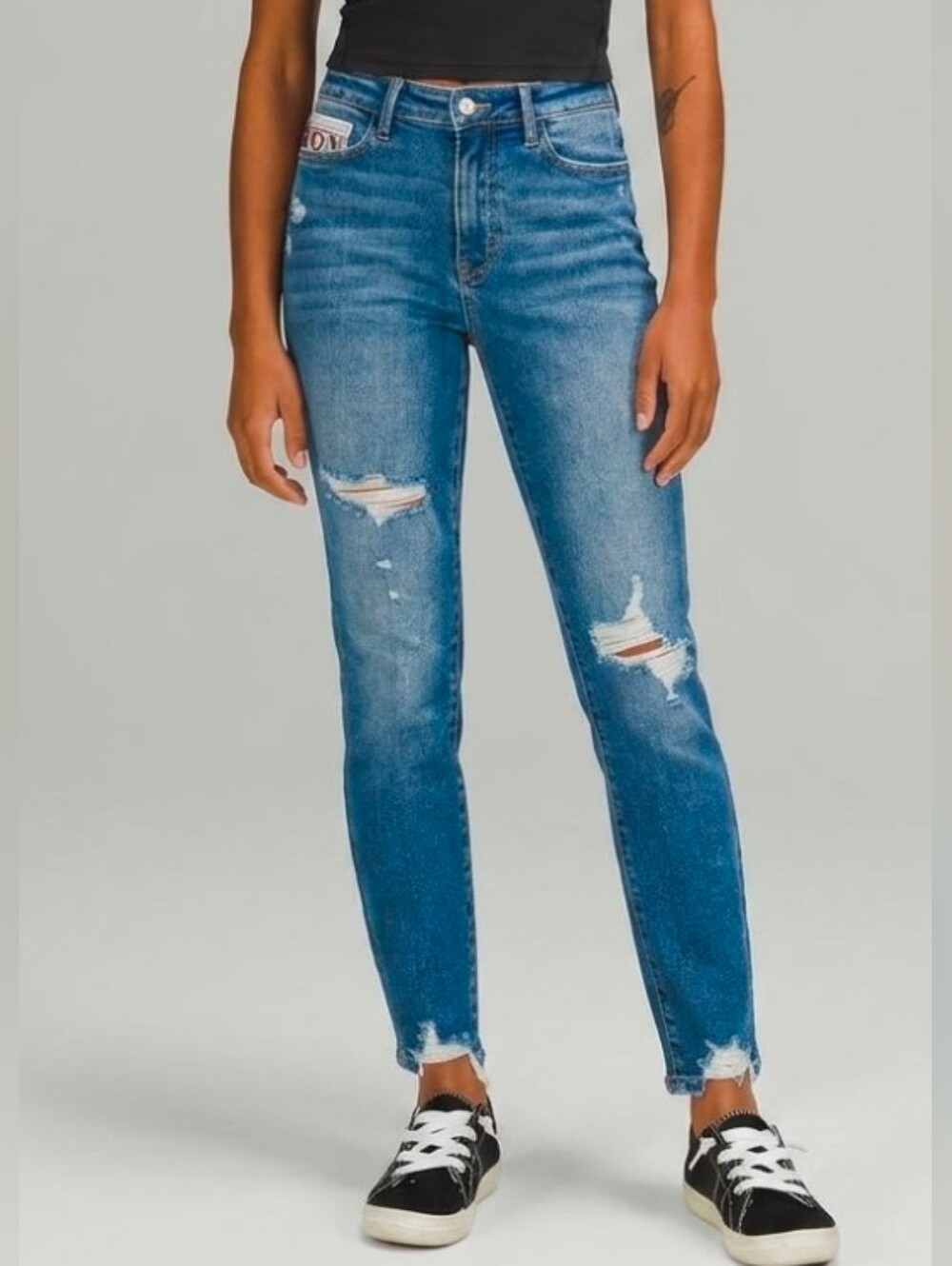 Judy Blue Distressed Queen of Hearts High-Rise Boyfriend Jeans Size 15/32 NNWT